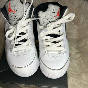 Position Green Jordan 5s